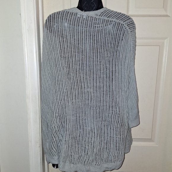 Express thin sweater 3/4 sleeve no buttons or snaps size medium - Picture 4 of 5